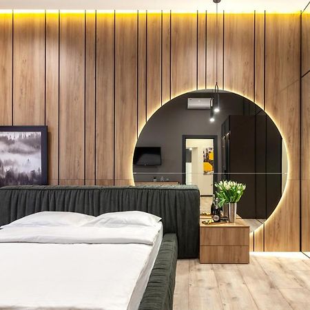 Royal Vip Apartment On Leontovicha 5 Львов Экстерьер фото