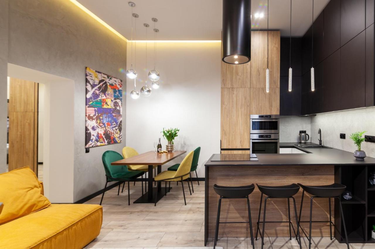 Royal Vip Apartment On Leontovicha 5 Львов Экстерьер фото