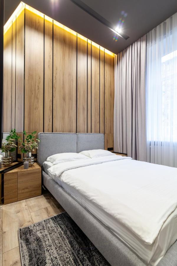 Royal Vip Apartment On Leontovicha 5 Львов Экстерьер фото