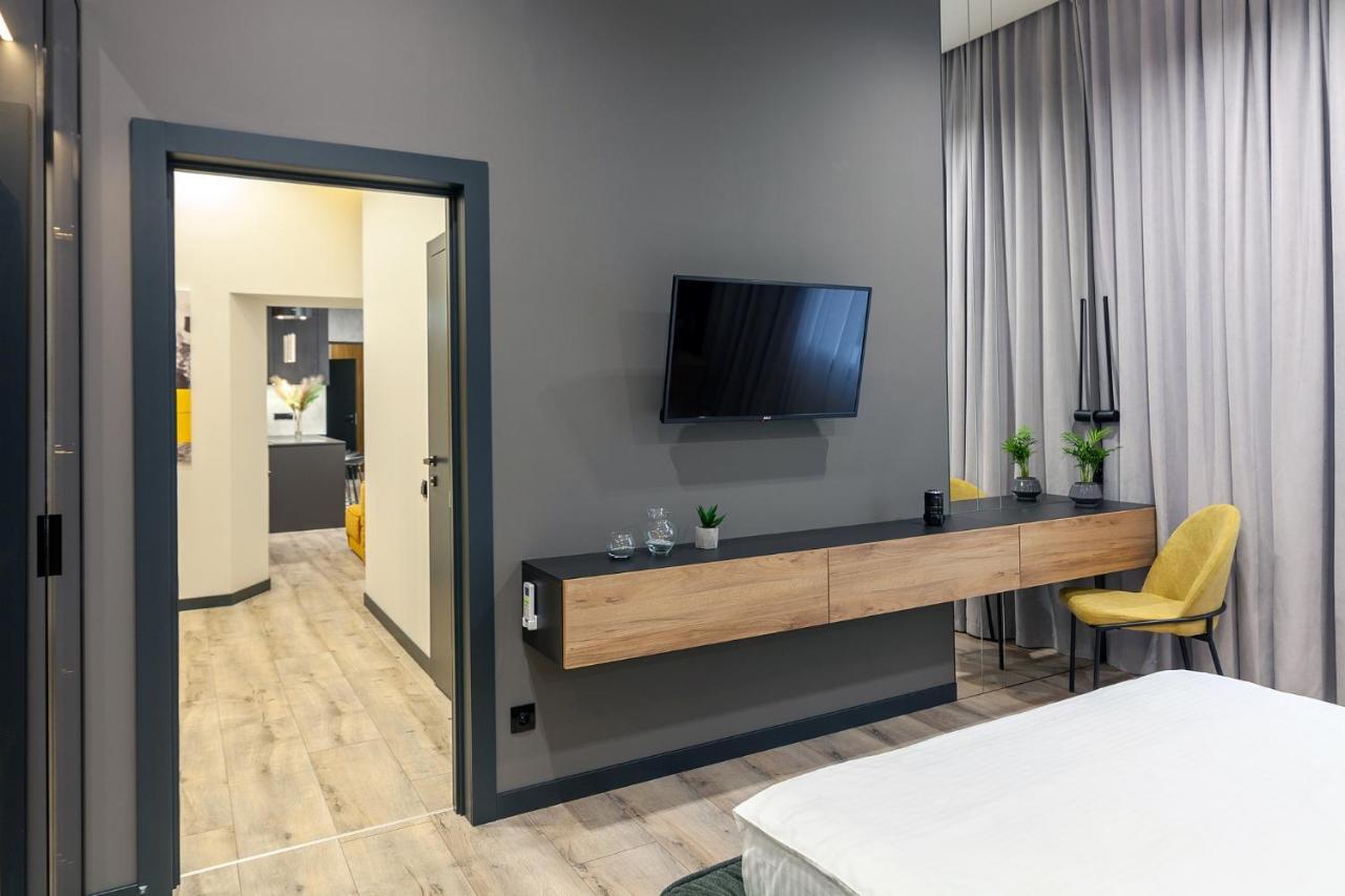Royal Vip Apartment On Leontovicha 5 Львов Экстерьер фото