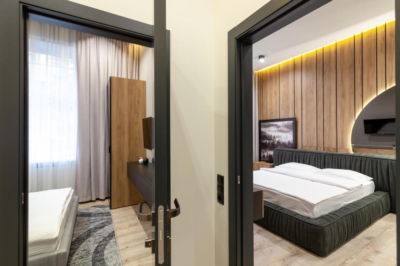 Royal Vip Apartment On Leontovicha 5 Львов Экстерьер фото
